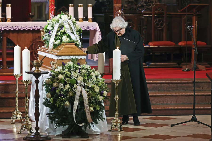 Herečka Božidara Turzonovová nesie odchod veľkého priateľa veľmi ťažko.