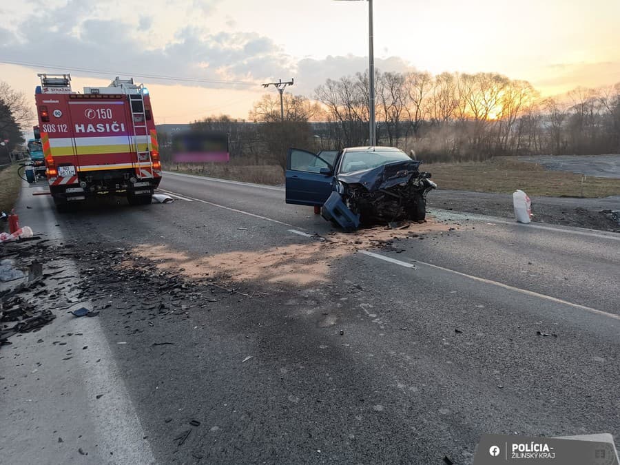 Čelná zrážka dvoch áut dopadla tragicky