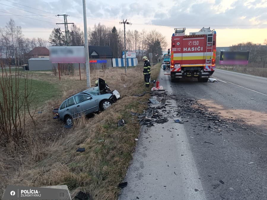 Čelná zrážka dvoch áut dopadla tragicky