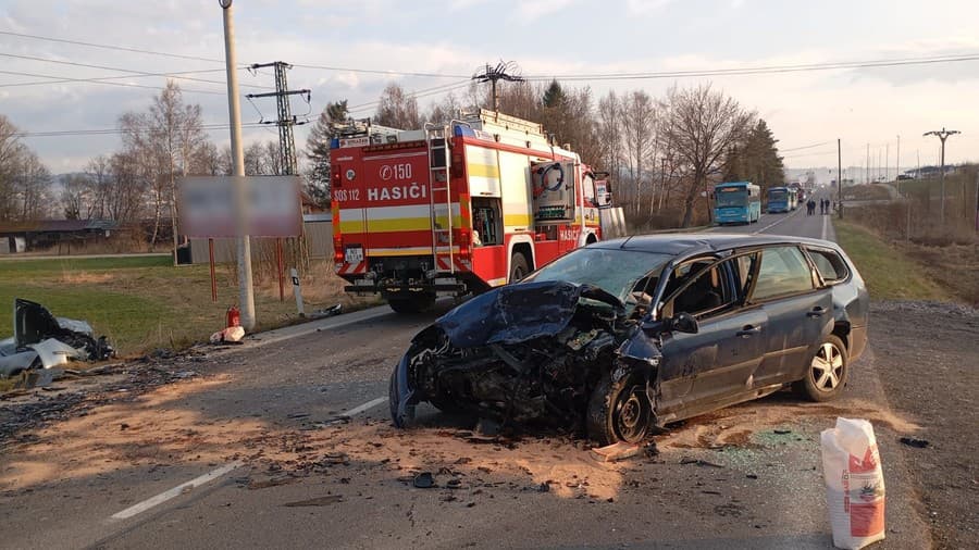 Čelná zrážka dvoch áut dopadla tragicky