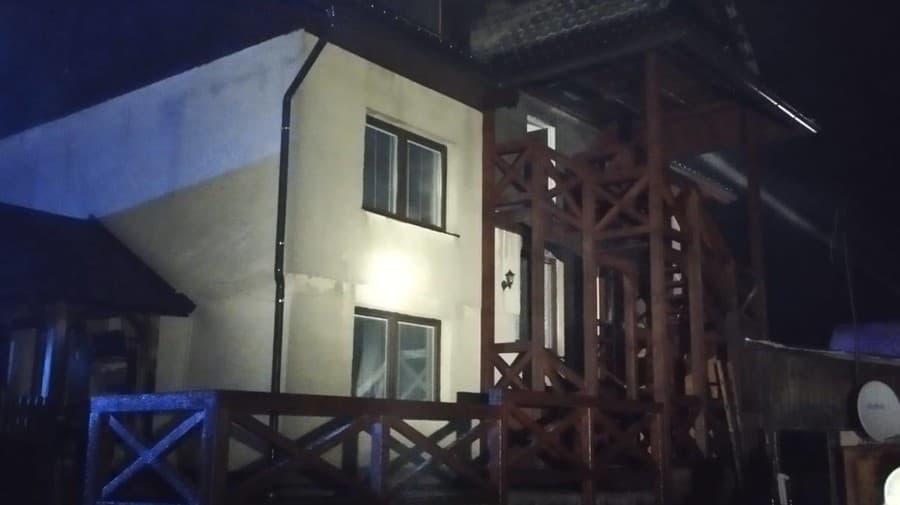  Oheň zasiahol podkrovné priestory domu s dvomi bytovými jednotkami