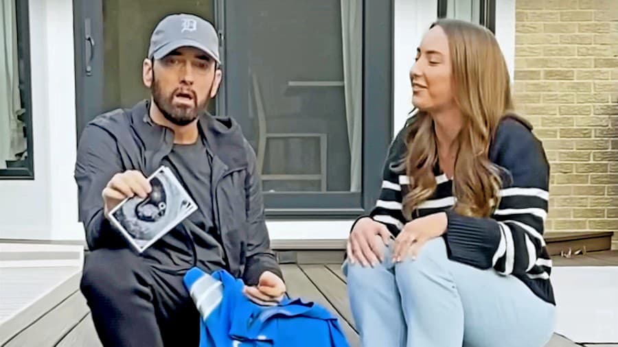 Eminem bol z tehotenstva svojej dcéry prekvapený a zároveň nadšený.