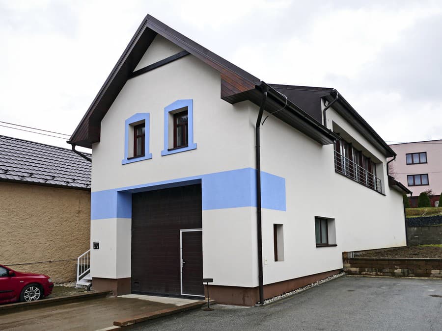 Galéria je zriadená v zrekonštruovanej budove, ktorá kedysi slúžila vodičom SAD.