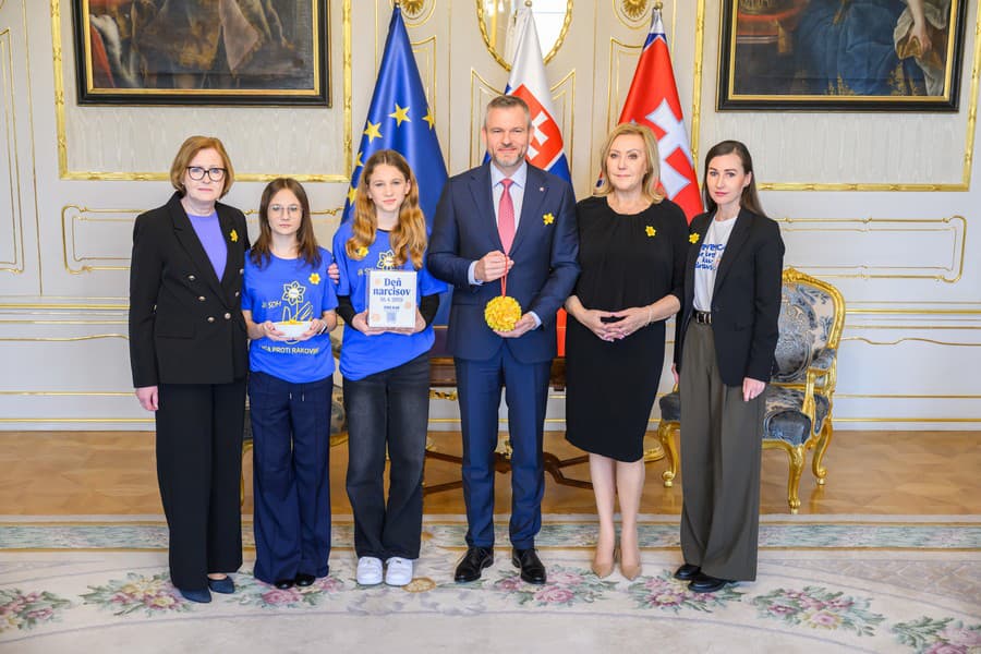 PR manažérka LPR Jana Alexová, riaditeľka Ligy proti rakovine Eva Kováčová a prezident SR Peter Pellegrini.