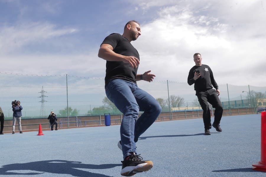 Aj minister Šutaj Eštok ukázal, že má kondíciu.