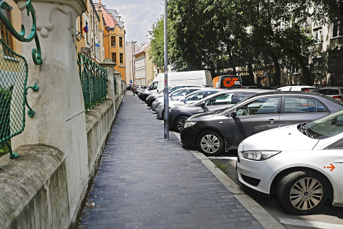 Kapacita vyhradených parkovacích miest je vyčerpaná na 100 percent