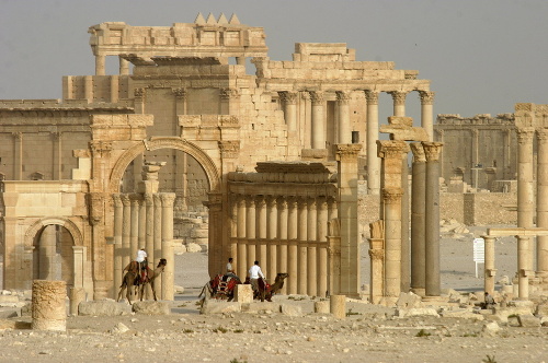 Staroveký chrám zostal po výbuchu značne poškodený.