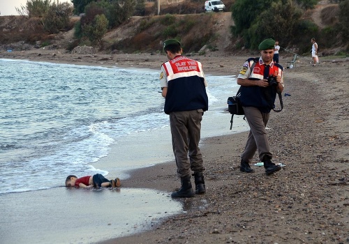 Na pobreží našli bezvládne telíčko sýrskeho chlapca. 