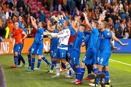 Islanďania sa radujú z nečakaného víťazstva.