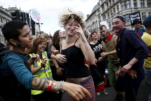 Počas demonštrácie v Londýne bolo aj veselo.