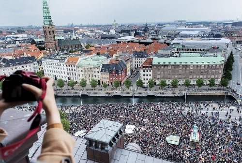 V dánskej Kodani sa na podporu utečencov zišlo 30-tisíc ľudí.