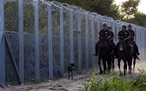 Maďarsku sa podarilo dokončiť plot proti migrantom.
