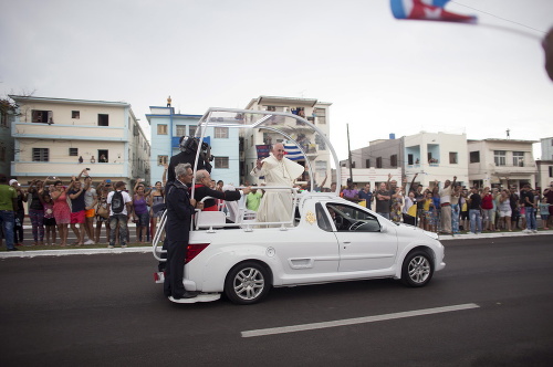 Pápež sa na Kube stretol s ohromným záujmom veriacich i médií.