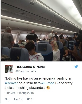Pasažieri sa na 12-hodinové čakanie na ďalší let kvôli Češke sťažovali aj na Twitteri.
