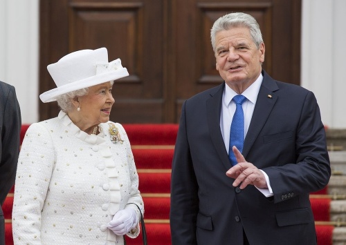 Britská kráľovná Alžbeta II. a nemecký prezident Joachim Gauck.