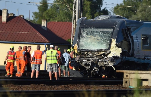 Zrážka vlaku s kamiónom sa vyžiadal tri obete na životoch.