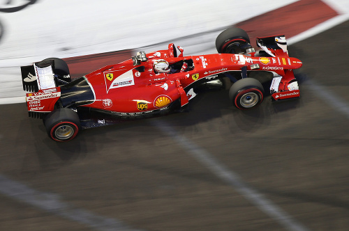 Vettel získal pre Ferrari po troch rokoch pole-position.