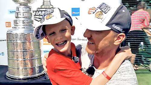 Šťastný: Max mal možnosť pozrieť si Stanley Cup.