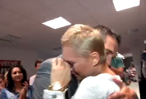 Dojatá blondínka našla oporu v náručí svojho kamaráta Jána Mečiara.