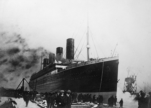 Titanic pri odchode z prístavu v Southamptone 10. apríla 1912.