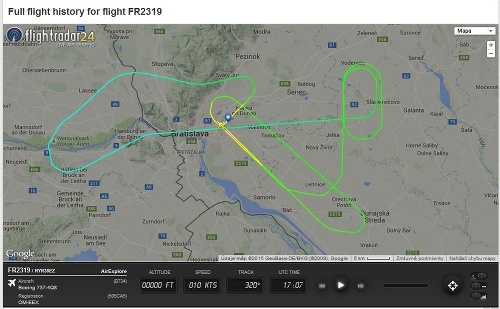 Zábery z radaru: Takto krúžilo lietadlo nad Bratislavou.