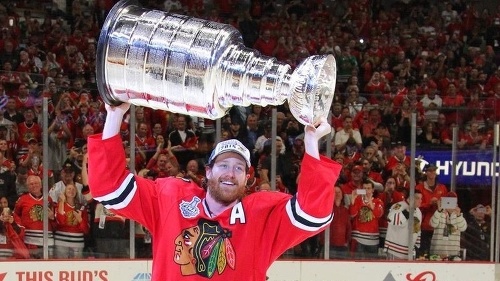 Duncan Keith podával v play off nadľudské výkony.