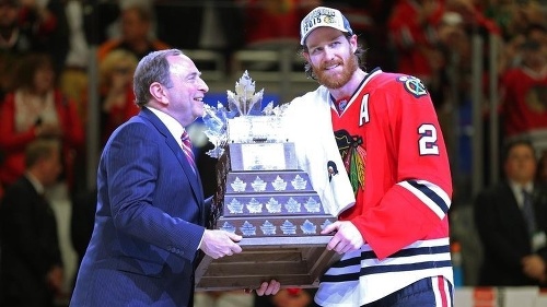 Duncan Keith podával v play off nadľudské výkony.