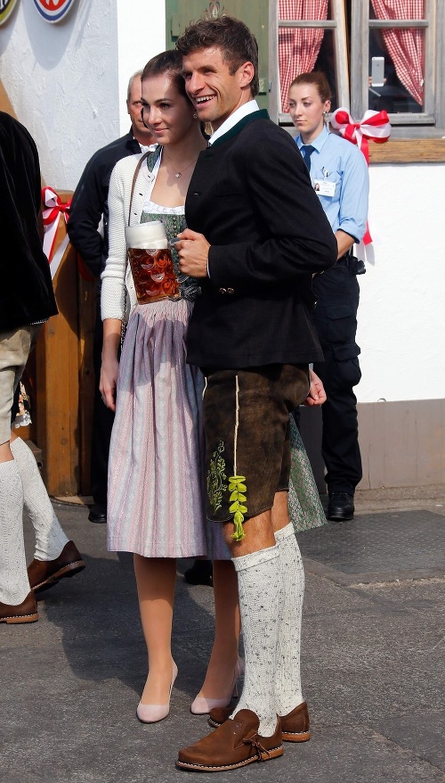 Thomas Muller a jeho žena Lisa. 
