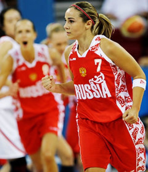 Becky Hammon v drese Ruska hrala na dvoch olympiádach, v r. 2008 v Pekingu a 2012 v Londýne.

