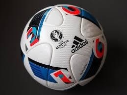S touto loptou Beau Jeu budú hrať slovenskí futbalisti na EURO 2016 v základnej skupine.