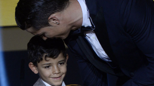 Cristiano Ronaldo so svojim synom Cristianom.