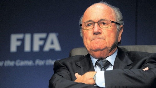 OHROZENÝ? Čoho sa sebavedomý Blatter bojí, keď si najal také právnické esá?