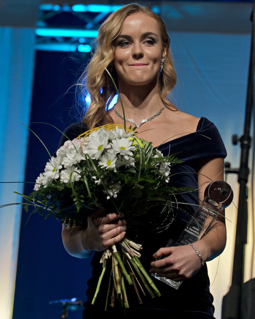 Na snímke Anna Karolína Schmiedlová, ktorá zvíťazila v kategórii Najlepšia tenistka roka.