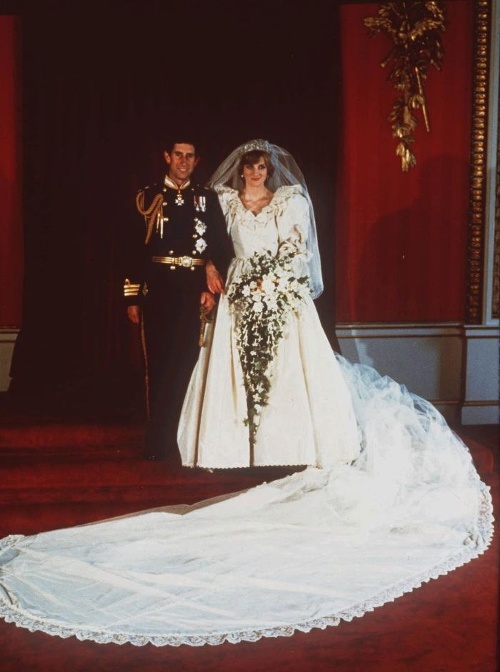 Svadobná fotografia princa Charlesa a Diany Spencer