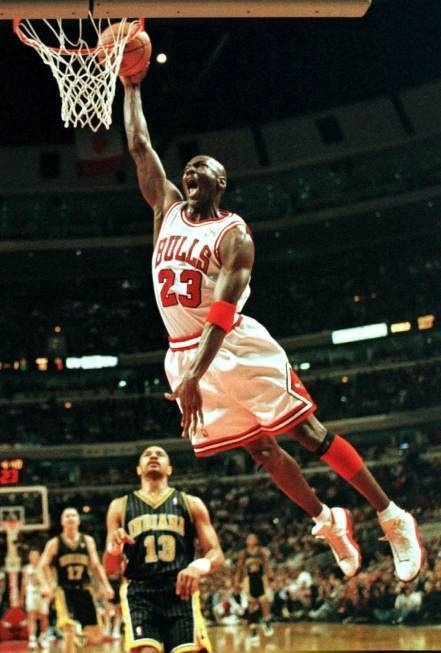 V drese z tejto série Chicaga Bulls z roku 1998 odohral Michael Jordan svoje posledné zápasy. 
