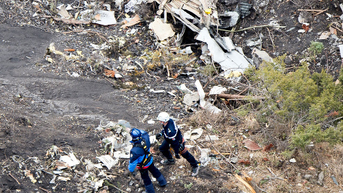 Trosky dopravného lietadla spoločnosti Germanwings, ktoré havarovalo pri horskej obci Seyne-les-Alpes vo francúzskych Alpách.