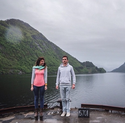 Pár sa delí o svoje cestovateľské zážitky. (Nórsko)