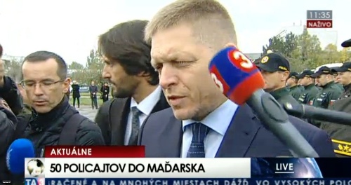 Šermovanie s mikrofónom si takmer odniesol premiér Fico.
