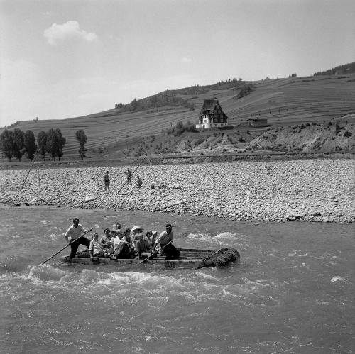 Leto 1963 v Pieninách. Slovákov lákala aj plavba na 15-kilometrovom úseku na pltiach.