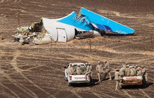 Už je takmer isté, že na palube s 224 ľuďmi explodovala bomba.