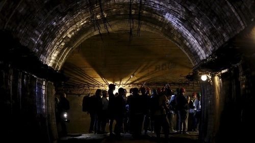 V tomto podzemnom tuneli pod železničnou traťou v Poľsku mal byť vlak ukrytý.