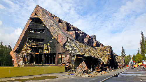 7. 10. 2015, streda: Takto zničil požiar
legendárny hotel Junior.