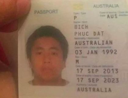 Mladý Austrálčan už bol nútený zverejniť fotografiu so svojim skutočným menom.