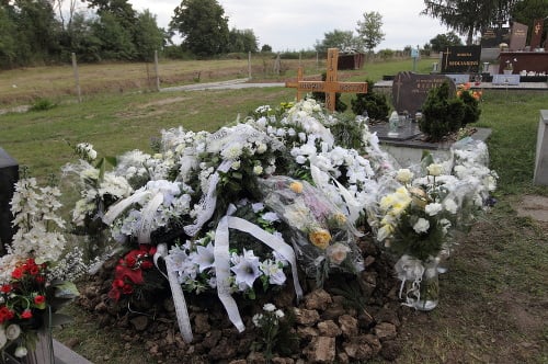 Rodina pochovala Adamka († 11) minulý štvrtok 
v Budmericiach. 