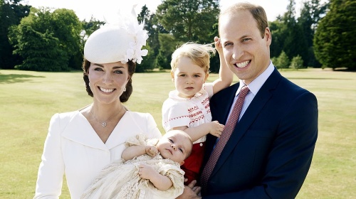 Kate s Williamom so svojimi ratolesťami - Georgeom a Charlotte.