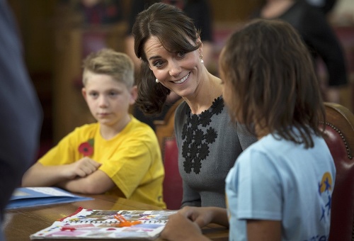Podľa Kate je šťastné detstvo kľúčom k šťastnému životu. Na fotke vojvodkyňa s deťmi v Londýne.