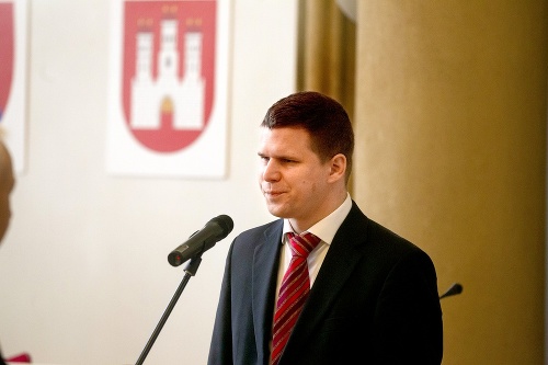 Prednosta úradu Ján Hrčka nevidí v neplnení uznesenia žiaden problém.