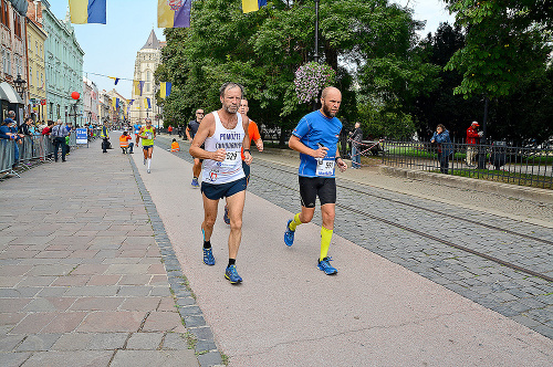Maratón bežal aj farár Peter Gombita.
