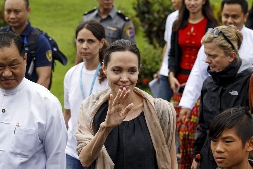 Angelina Jolie vydesila svet fotografiou, na ktorej má kostnatú ruku a strhanú tvár.