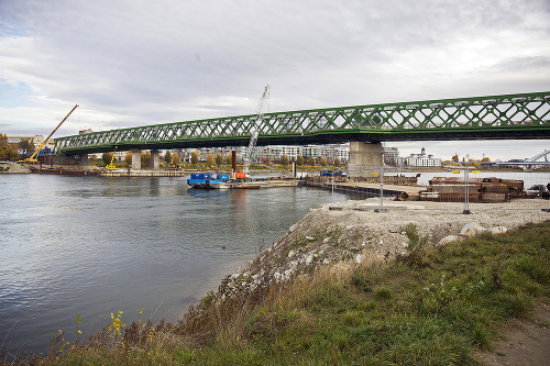 Starý most spojil oba brehy Dunaja koncom októbra.
